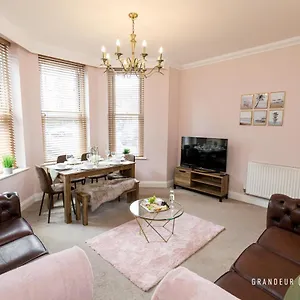 https://ocean-spray-suite-elegant-2bedroom-flat-with-parking.bournemouth-hotels.org